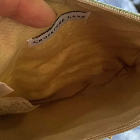 Beautifully detailed embroidered clutch! - Picture 5 of 15